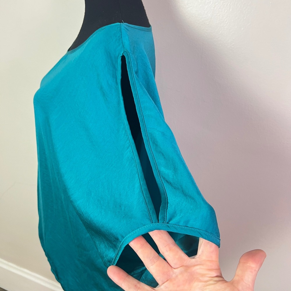 Iz Byer Blouse 2X Teal Blue Hammered Satin Split Dolman Sleeve Bubble Hem Top - Picture 6 of 11
